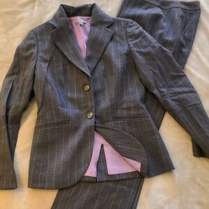 Ann Taylor 4P, Gray pinstripe pantsuit